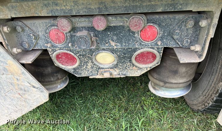 image for item DY0749 1995 Freightliner FLD 120 dump truck