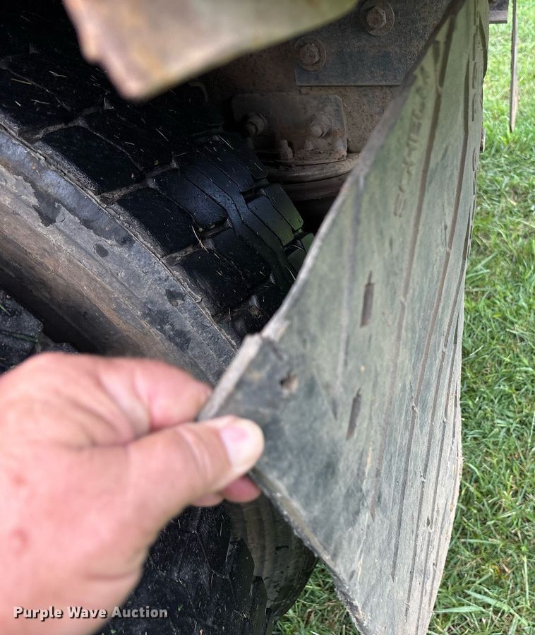 image for item DY0749 1995 Freightliner FLD 120 dump truck