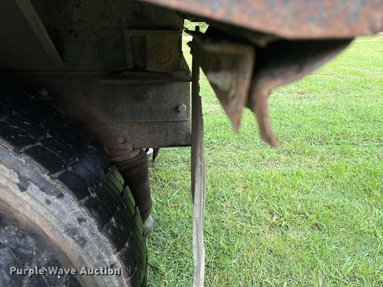 image for item DY0749 1995 Freightliner FLD 120 dump truck