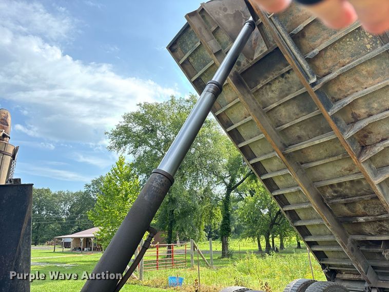 image for item DY0749 1995 Freightliner FLD 120 dump truck