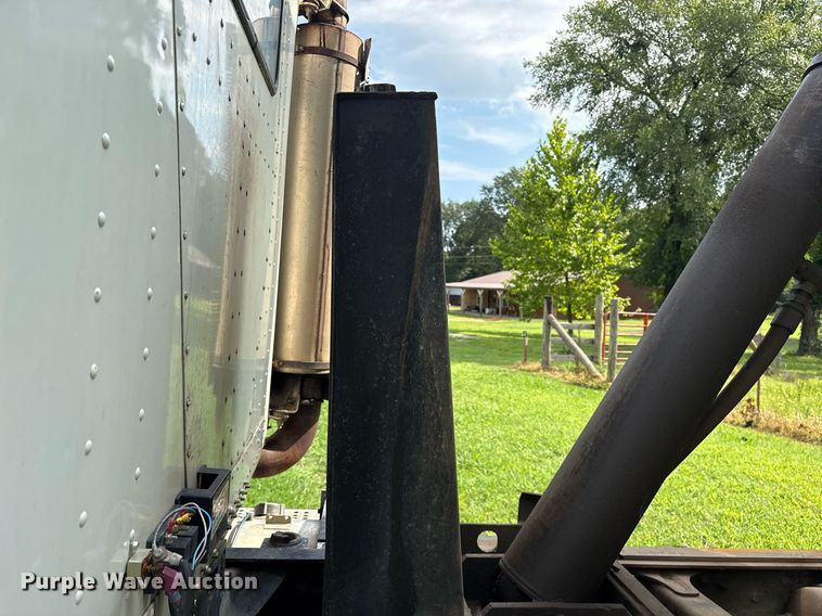 image for item DY0749 1995 Freightliner FLD 120 dump truck