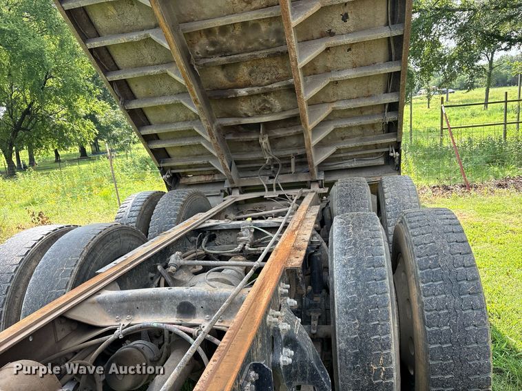 image for item DY0749 1995 Freightliner FLD 120 dump truck