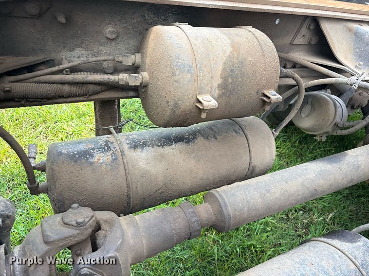 image for item DY0749 1995 Freightliner FLD 120 dump truck