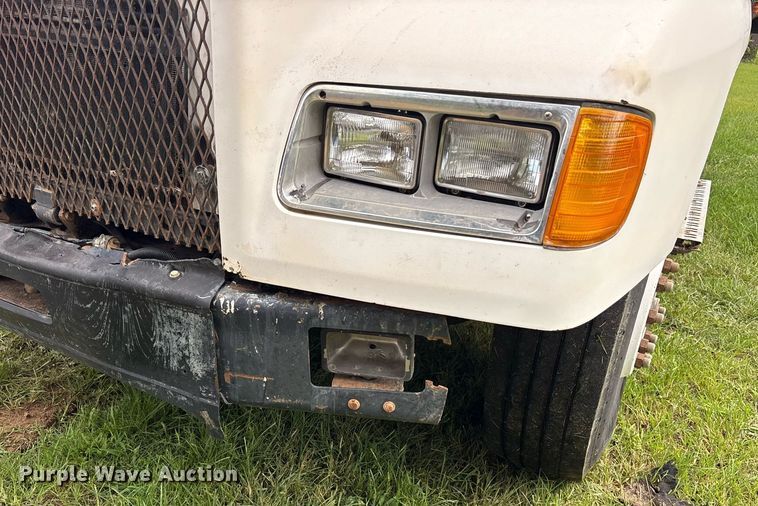 image for item DY0749 1995 Freightliner FLD 120 dump truck