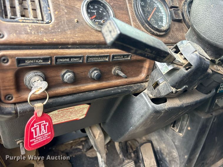 image for item DY0749 1995 Freightliner FLD 120 dump truck