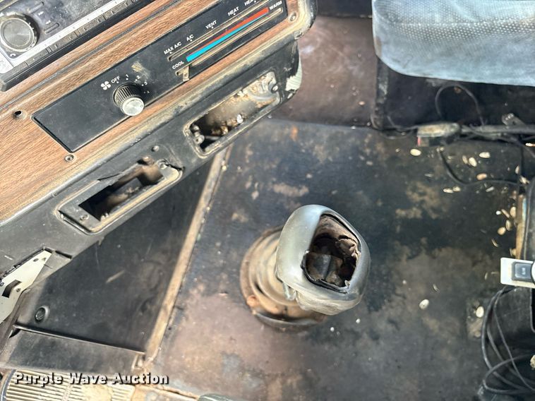 image for item DY0749 1995 Freightliner FLD 120 dump truck