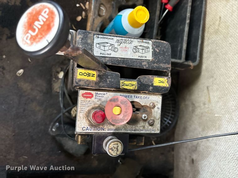 image for item DY0749 1995 Freightliner FLD 120 dump truck