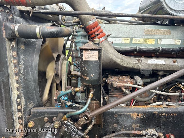 image for item DY0749 1995 Freightliner FLD 120 dump truck