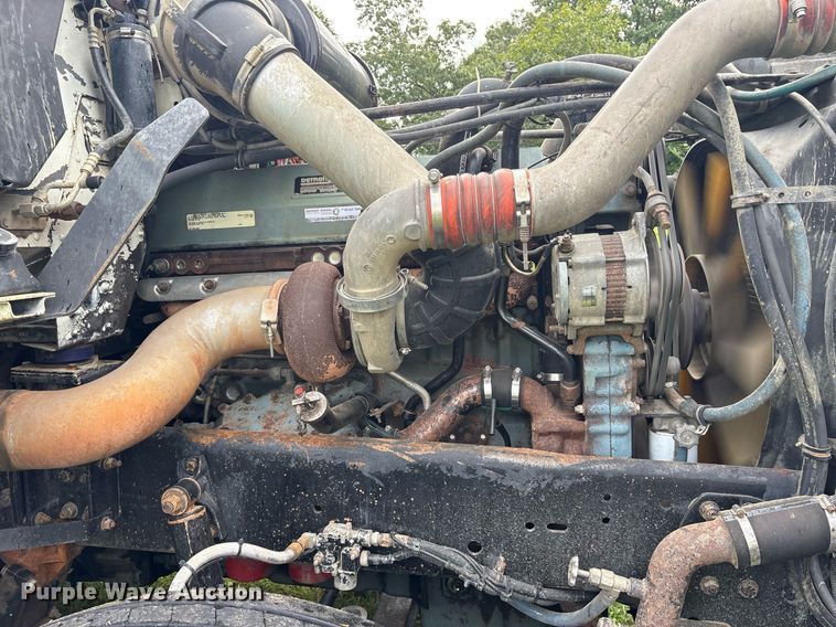 image for item DY0749 1995 Freightliner FLD 120 dump truck