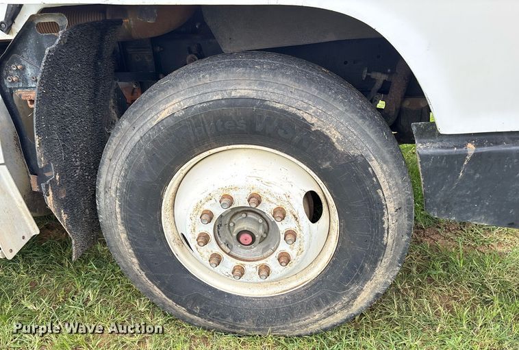 image for item DY0749 1995 Freightliner FLD 120 dump truck