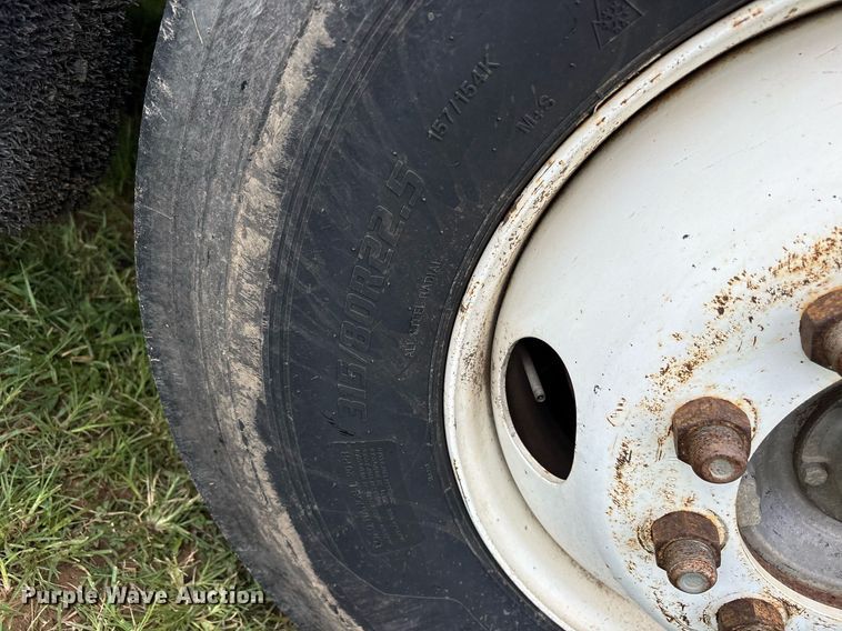 image for item DY0749 1995 Freightliner FLD 120 dump truck