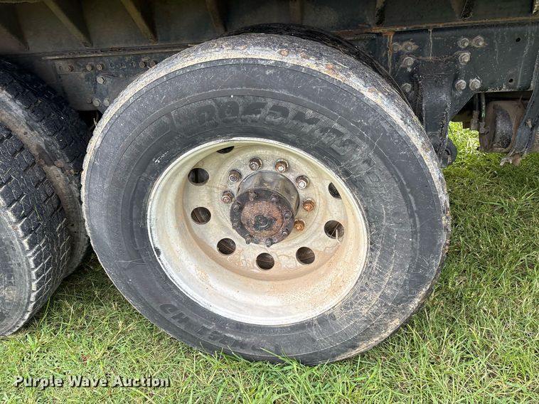 image for item DY0749 1995 Freightliner FLD 120 dump truck