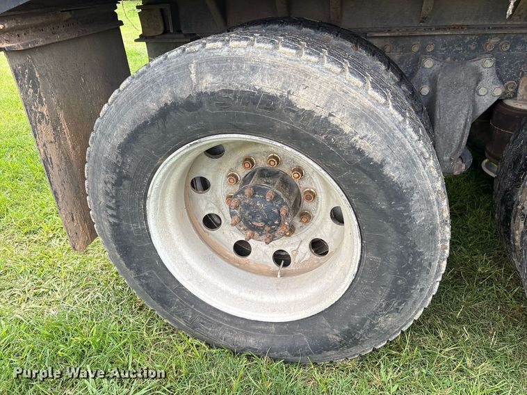 image for item DY0749 1995 Freightliner FLD 120 dump truck