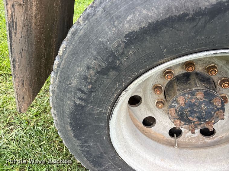 image for item DY0749 1995 Freightliner FLD 120 dump truck