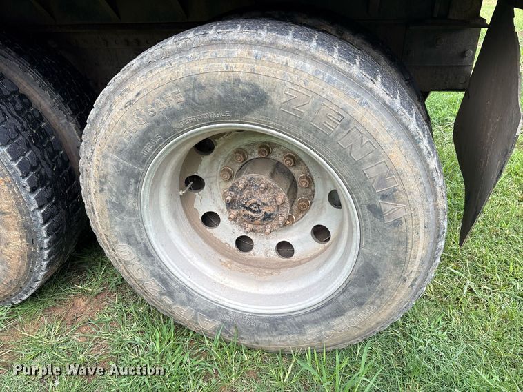 image for item DY0749 1995 Freightliner FLD 120 dump truck