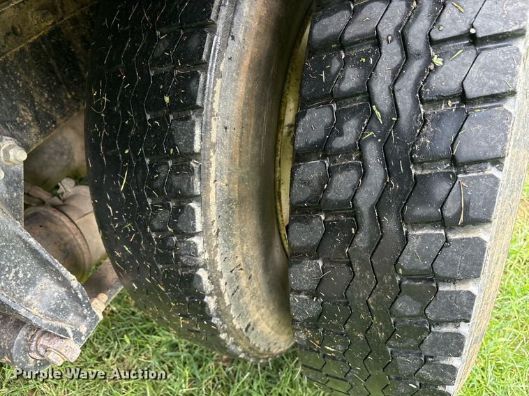 image for item DY0749 1995 Freightliner FLD 120 dump truck