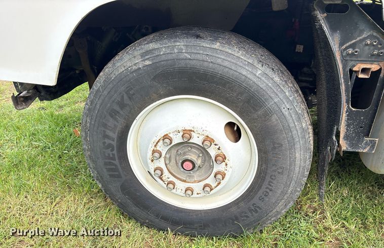 image for item DY0749 1995 Freightliner FLD 120 dump truck