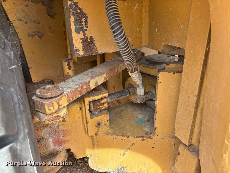 image for item DY2495 Caterpillar forklift