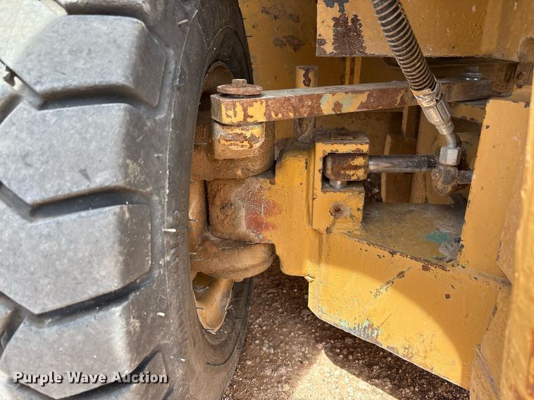 image for item DY2495 Caterpillar forklift