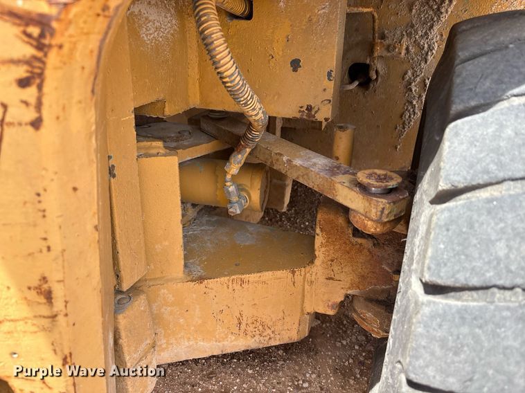 image for item DY2495 Caterpillar forklift