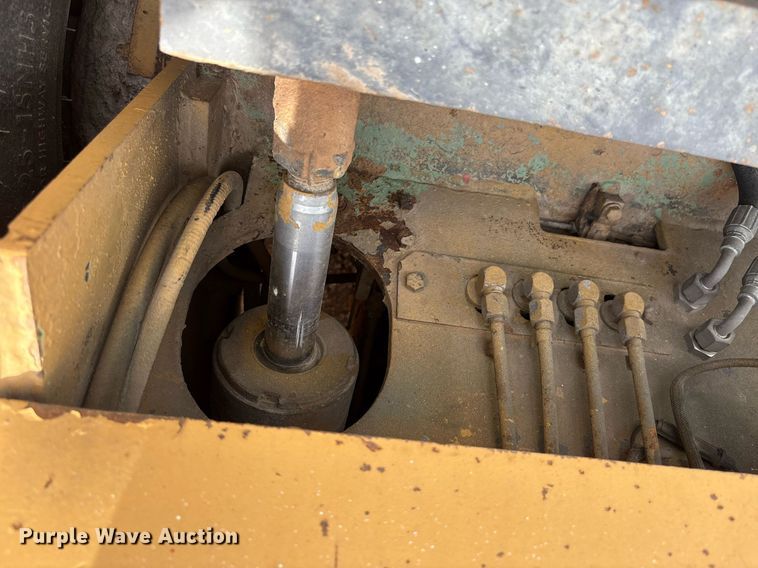 image for item DY2495 Caterpillar forklift