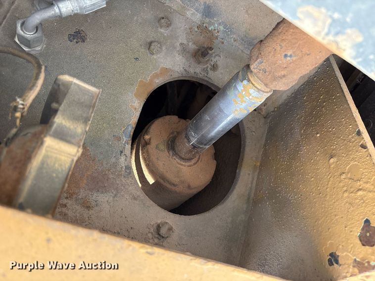 image for item DY2495 Caterpillar forklift