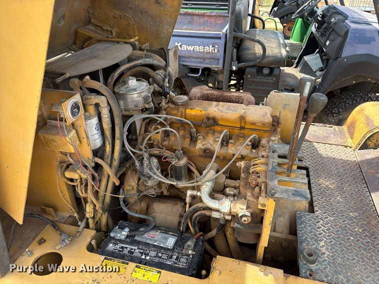 image for item DY2495 Caterpillar forklift