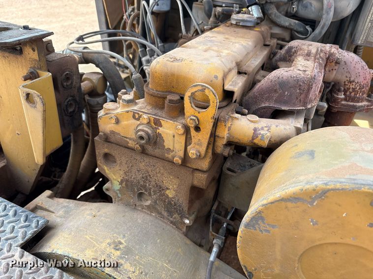 image for item DY2495 Caterpillar forklift