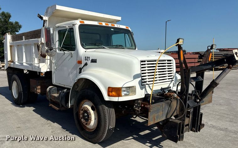 image for item DY8089 2001 International 4900 dump truck