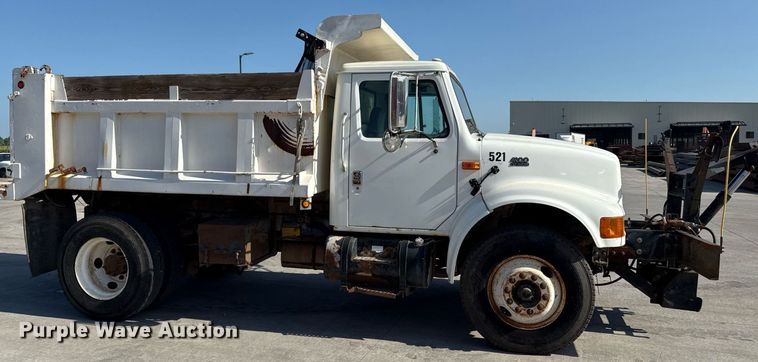 image for item DY8089 2001 International 4900 dump truck