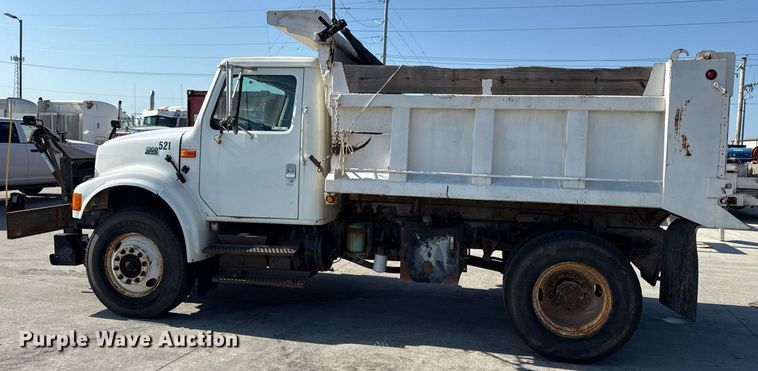 image for item DY8089 2001 International 4900 dump truck
