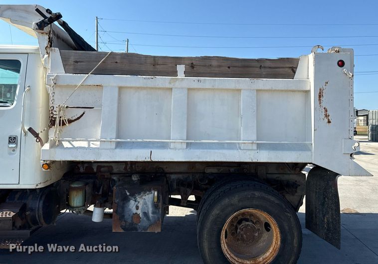 image for item DY8089 2001 International 4900 dump truck