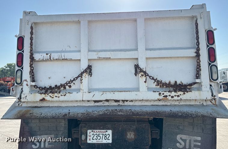 image for item DY8089 2001 International 4900 dump truck