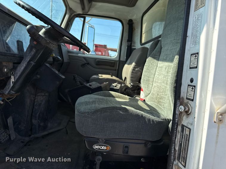 image for item DY8089 2001 International 4900 dump truck