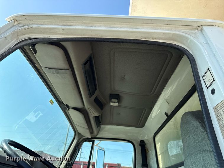 image for item DY8089 2001 International 4900 dump truck