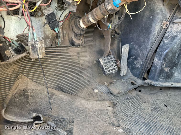 image for item DY8089 2001 International 4900 dump truck