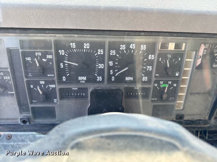 image for item DY8089 2001 International 4900 dump truck