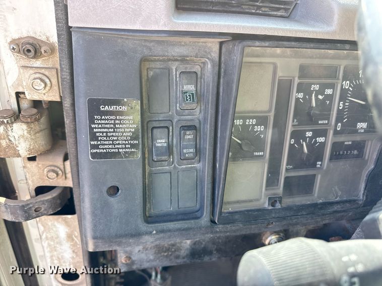 image for item DY8089 2001 International 4900 dump truck