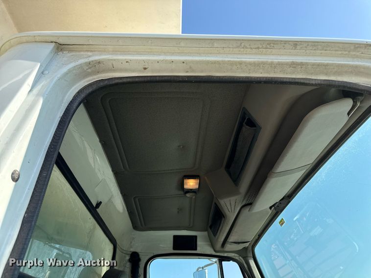 image for item DY8089 2001 International 4900 dump truck