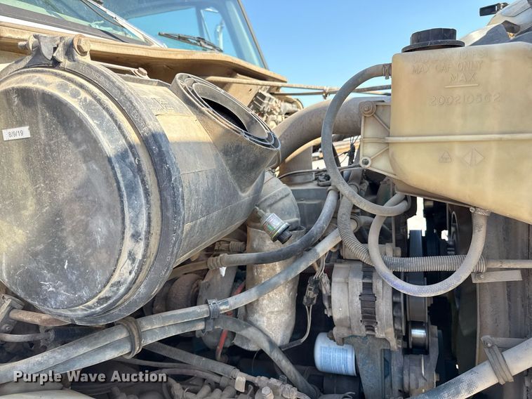 image for item DY8089 2001 International 4900 dump truck