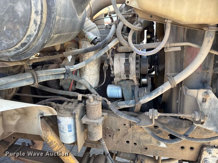 image for item DY8089 2001 International 4900 dump truck