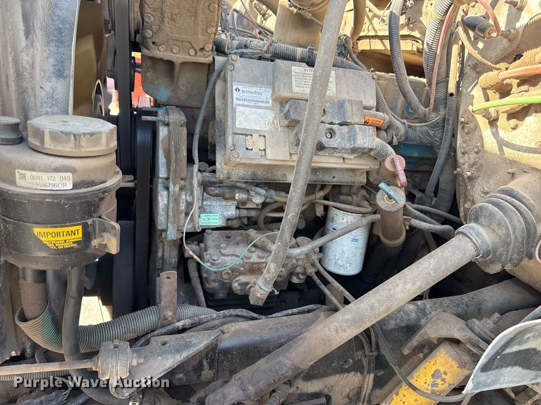 image for item DY8089 2001 International 4900 dump truck