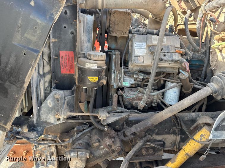 image for item DY8089 2001 International 4900 dump truck