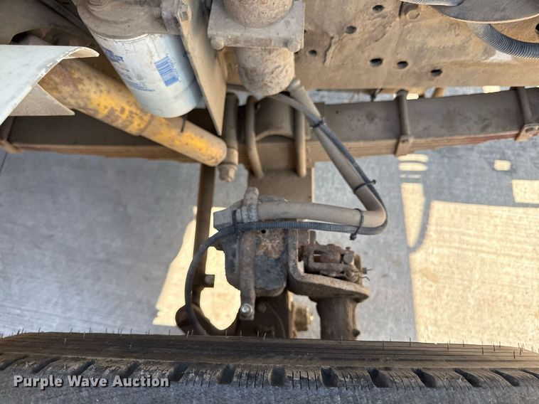 image for item DY8089 2001 International 4900 dump truck