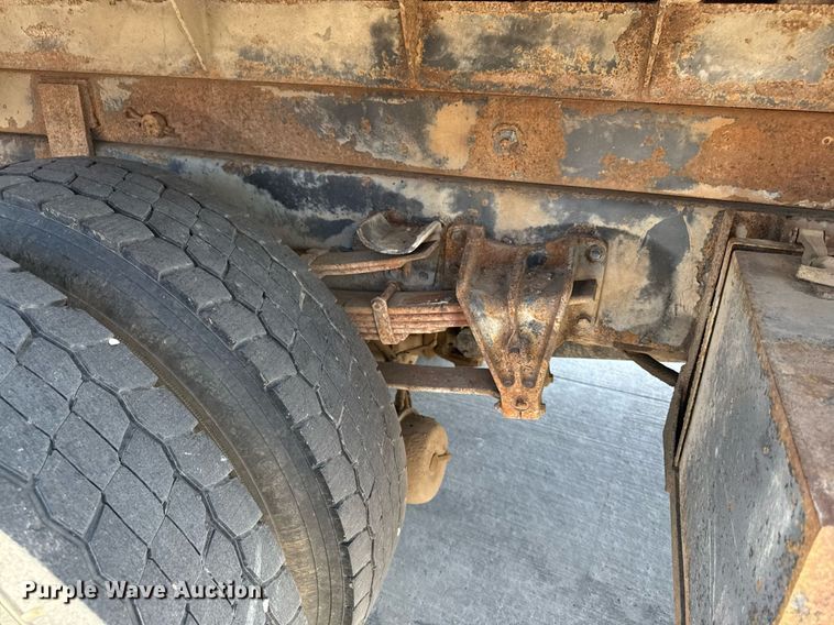 image for item DY8089 2001 International 4900 dump truck