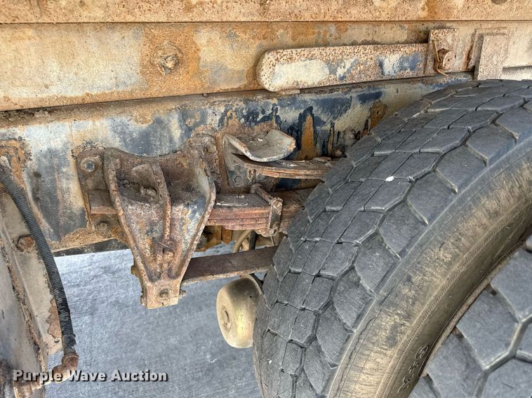 image for item DY8089 2001 International 4900 dump truck