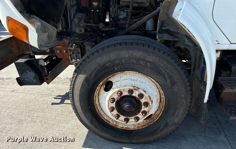 image for item DY8089 2001 International 4900 dump truck