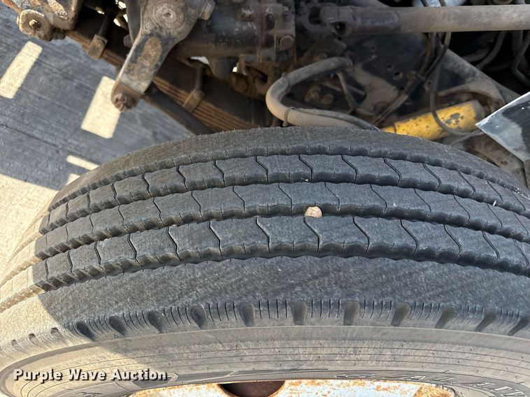 image for item DY8089 2001 International 4900 dump truck