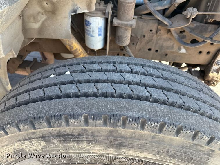 image for item DY8089 2001 International 4900 dump truck