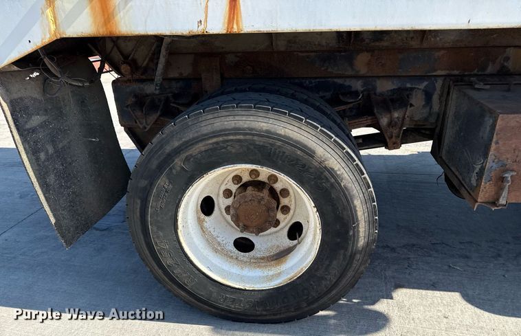 image for item DY8089 2001 International 4900 dump truck